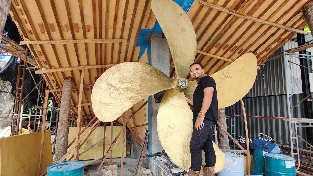 inspirasi anak muda Terengganu dalam pembinaan bot nelayan fiberglass laut dalam bernilai RM2.5 juta