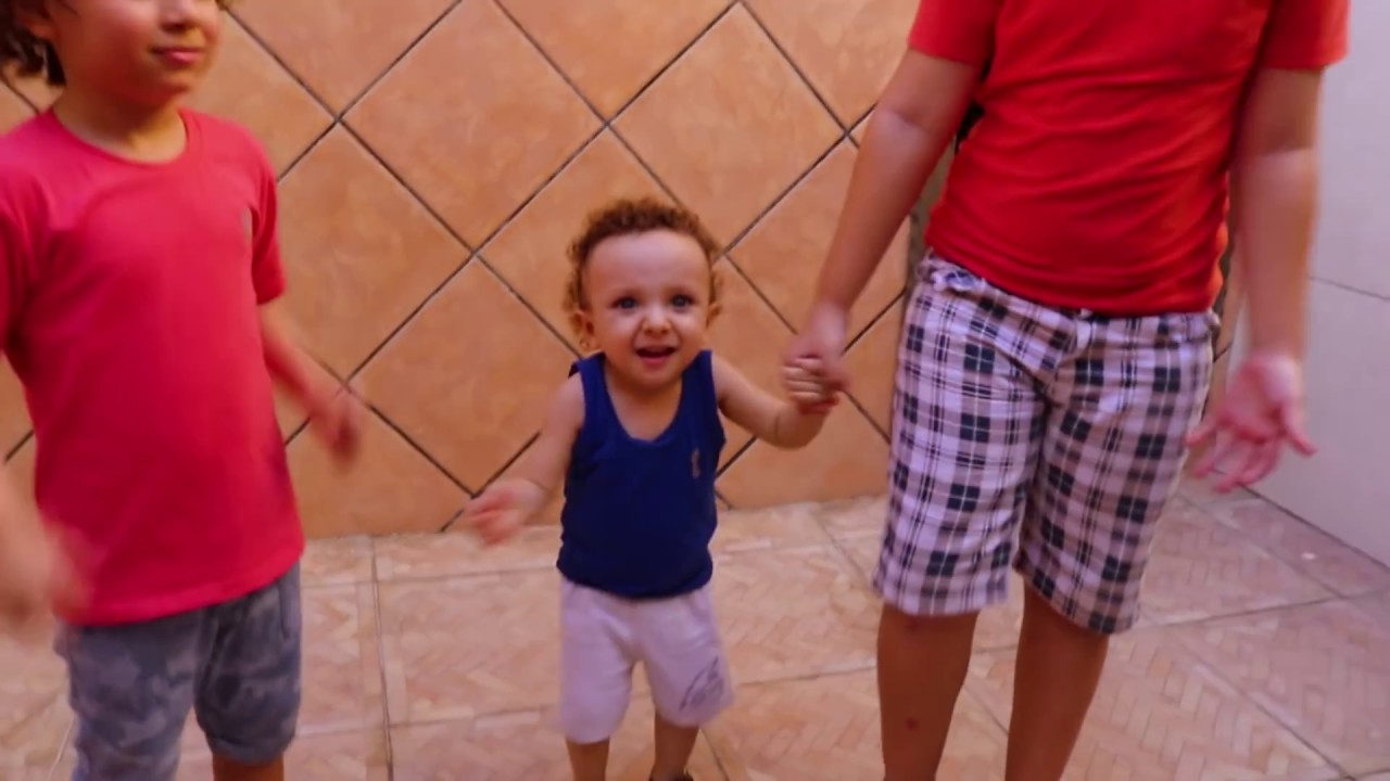 O BEBÊ QUE NÃO TINHA AMIGOS