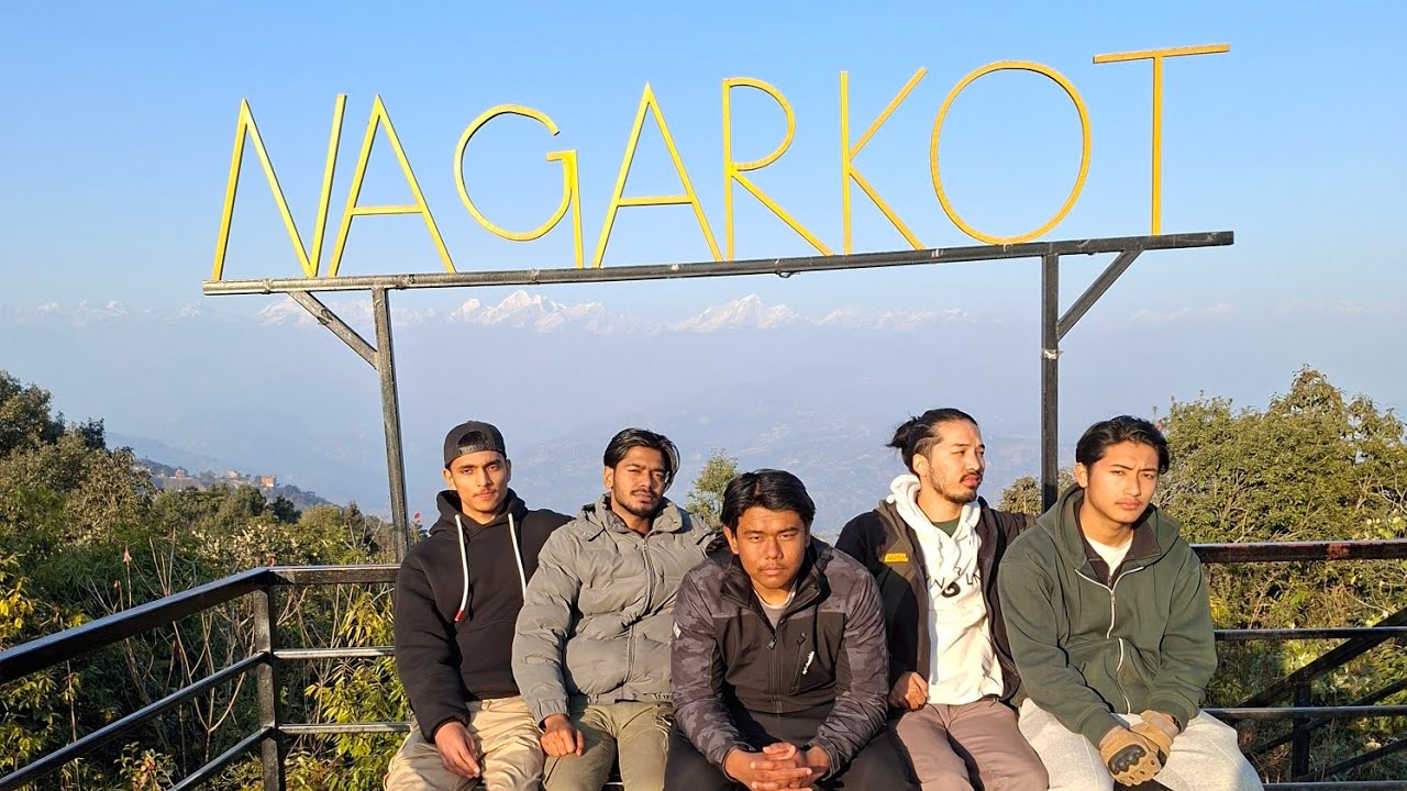 Keta haru sanga nagarkot ghumna gako 