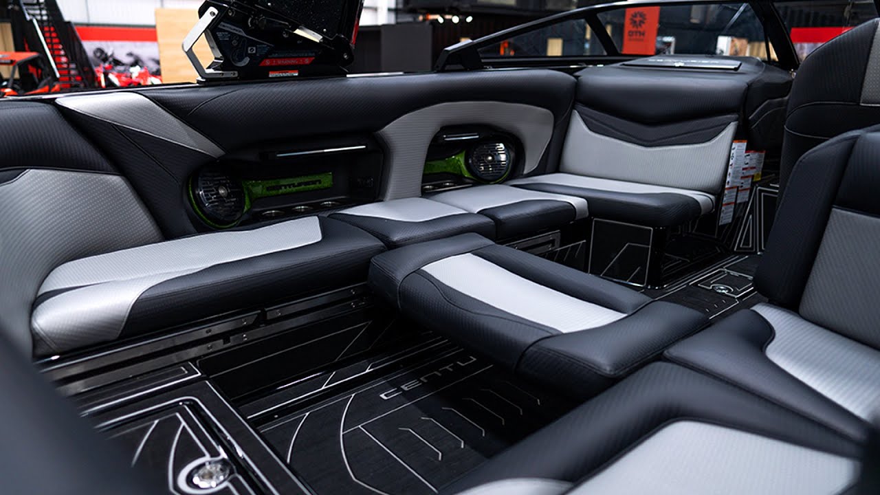 Centurion Ri237 (2020) | Wakesurf and Wakeboard Boat