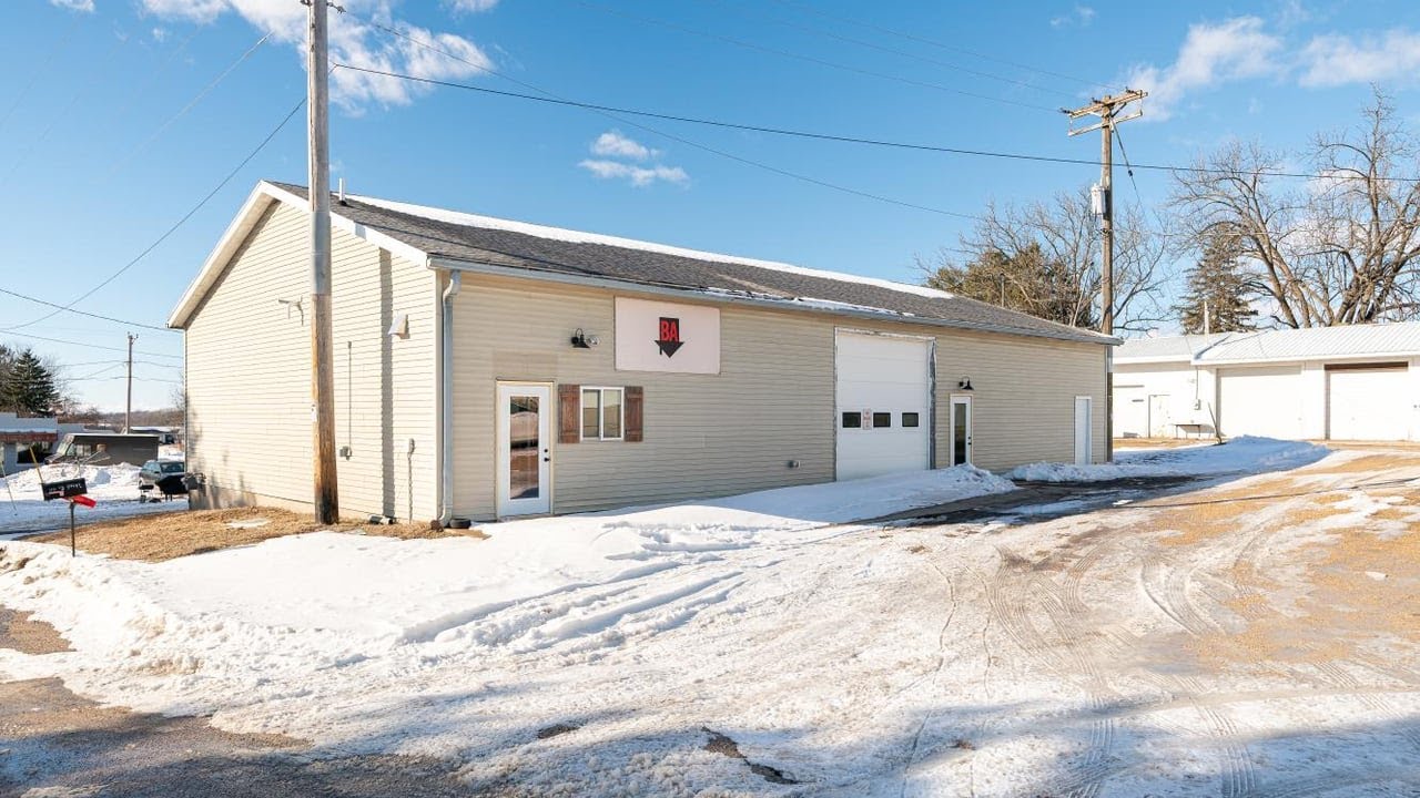 110 F S Dr, Viroqua, WI