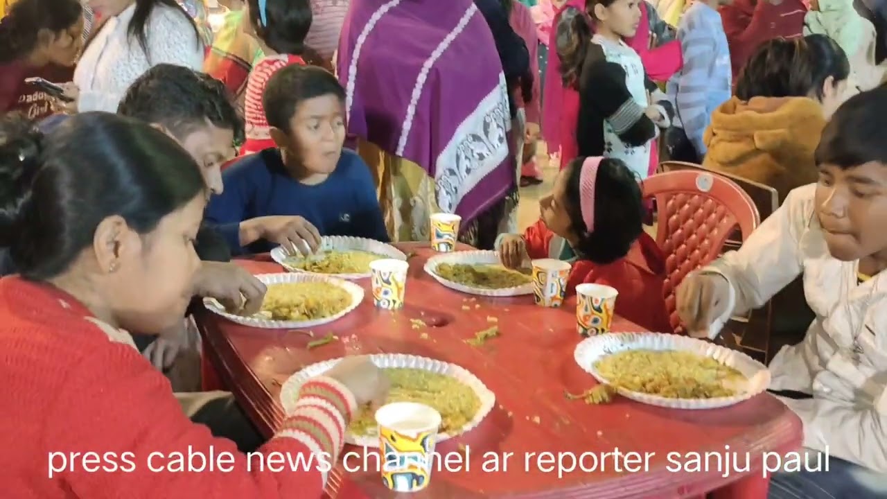 বিবেকানন্দ ক্রীড়া চক্র ৩ নং গভমেন্ট কলোনীর পরিচালনায় এক বিরাট নরনারায়ণ সেবার আয়োজন করা হয়েছে 