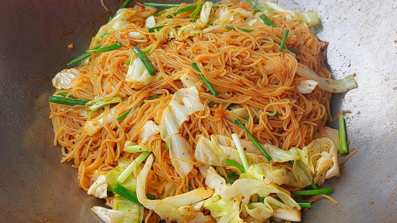 ขนมจีนผัดไข่ อร่อยเกินคาด ผัดแบบนี้ไม่ติดกระทะ เส้นเหนียวนุ่ม เส้นไม่ขาดไม่เละ เส้นสวยไม่พันกัน