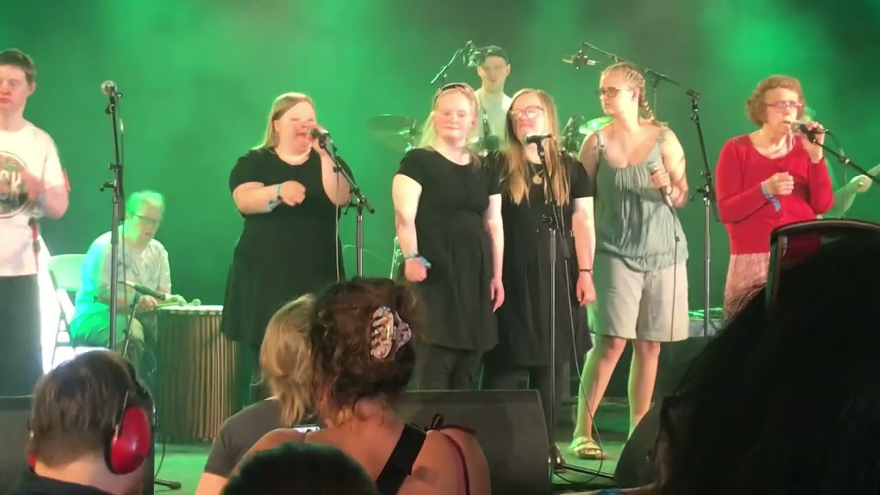 Optræden af Djurslands Folkehøjskole /