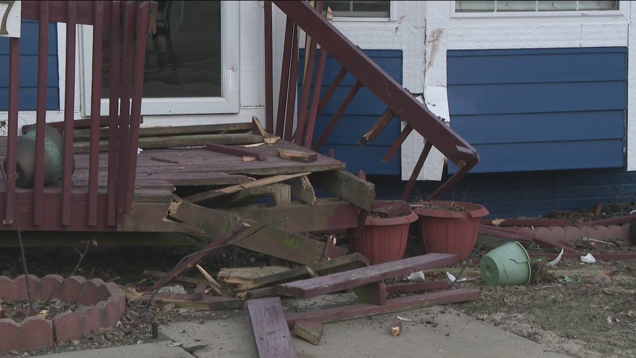 Des Moines street turns into demolition derby after OWI crash