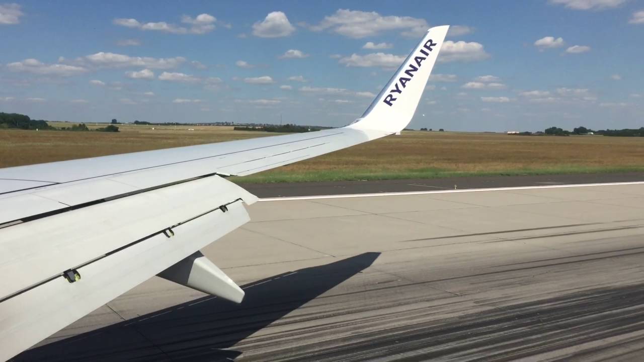 [HD] Ryanair 737 - Windy Landing to Budapest Ferenc Liszt International Airport |1080p|