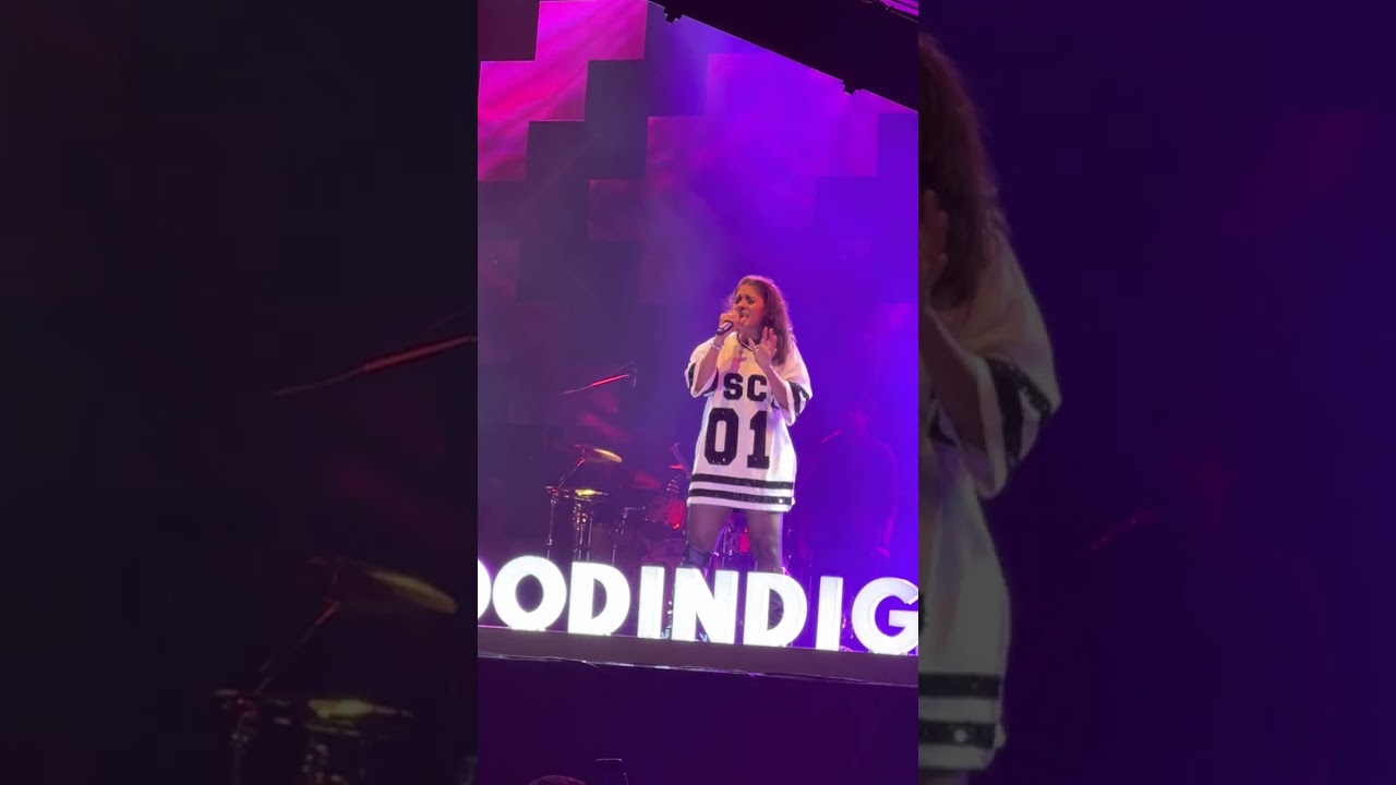 Live Tribute to Singer KK by Sunidhi Chauhan at MoodIndigo 2022