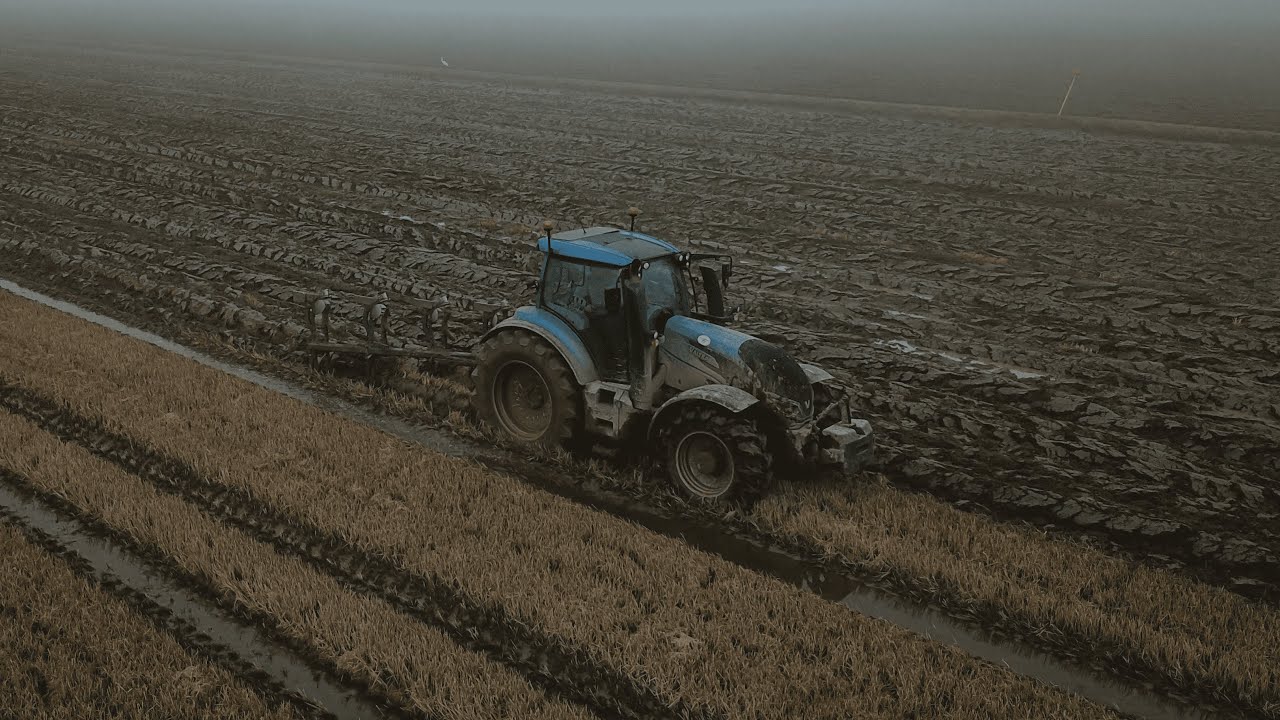 EXTREME CONDITIONS - VALTRA T154 - RICE PLOUGHING in Italy 2022 🇮🇹