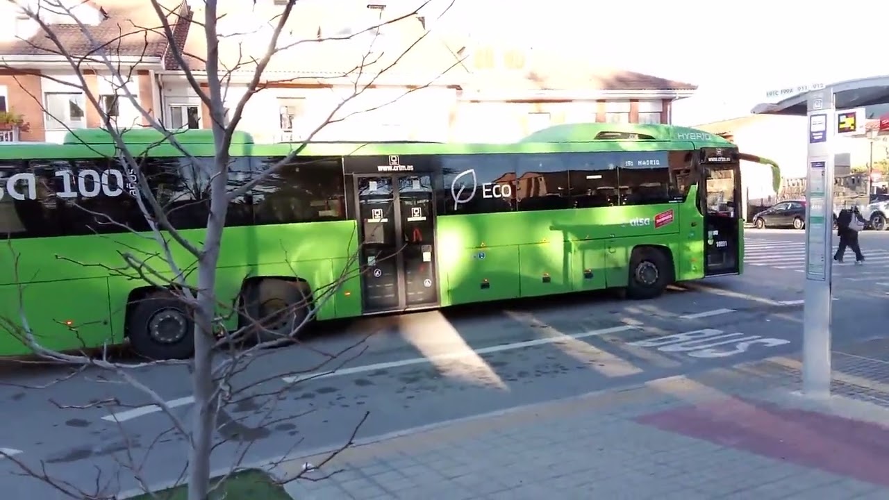 Autobuses en Buitrago del Lozoya (Madrid).