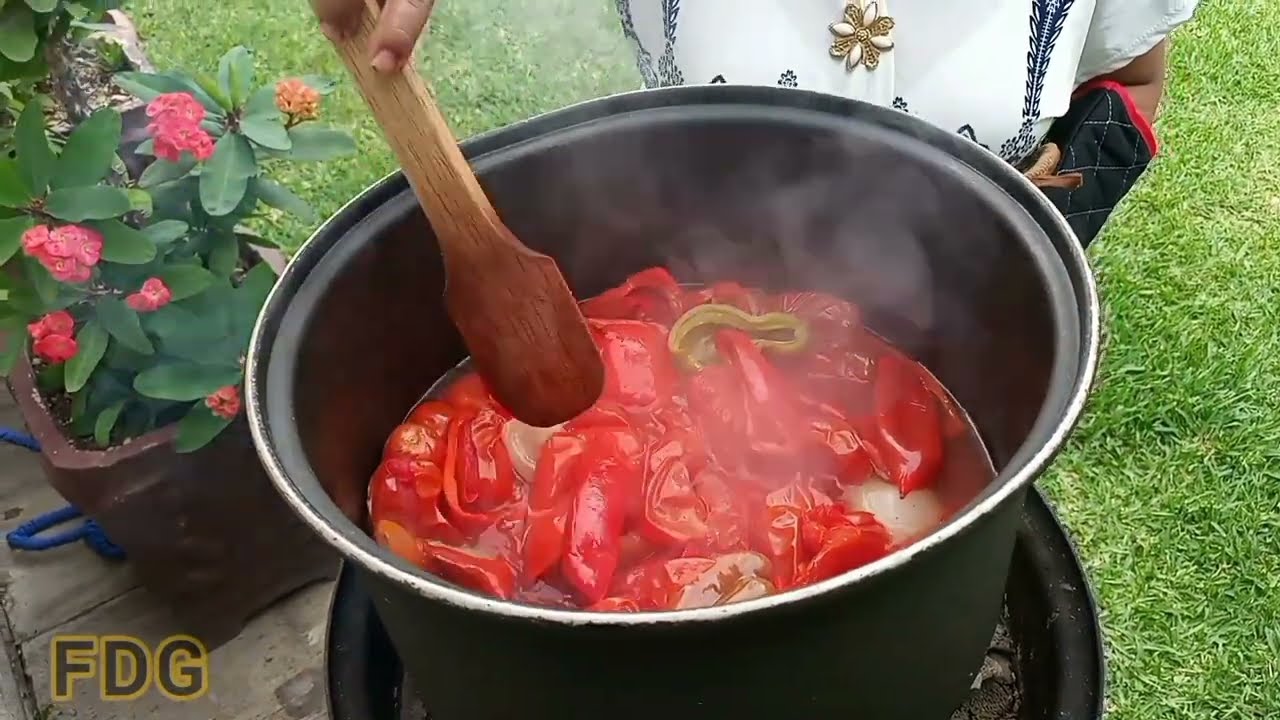 PREPARANDO LOS DELICIOSOS CHUCHITOS, 100% CHAPINES