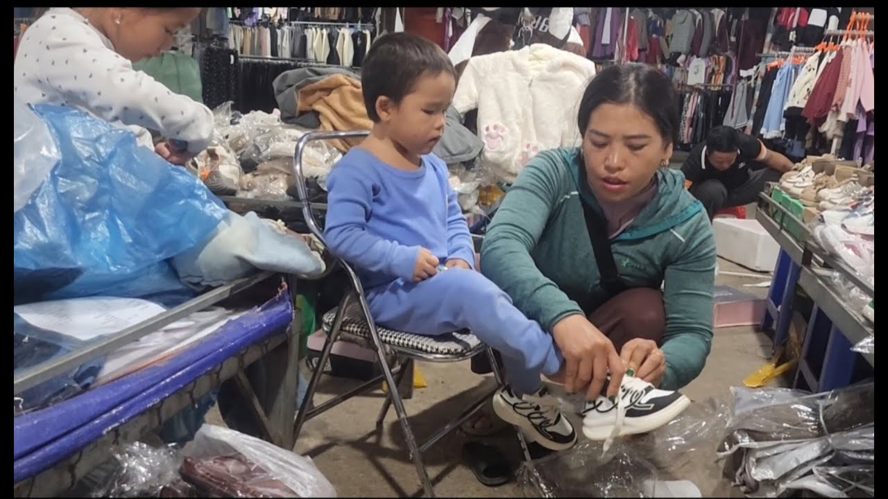 CHÁU NÔ MỒ CÔI CHÁU NÔ CÓ GIẦY MỚI NHỜ CÓ CÁC BÁC HẢO TÂM