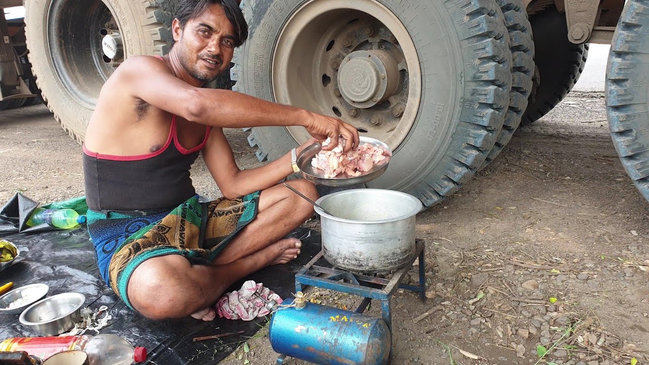 Chicken Curry indian JRL Trailer Driver Sahaab |  Rajasthan Driver saheb khana khate huwe