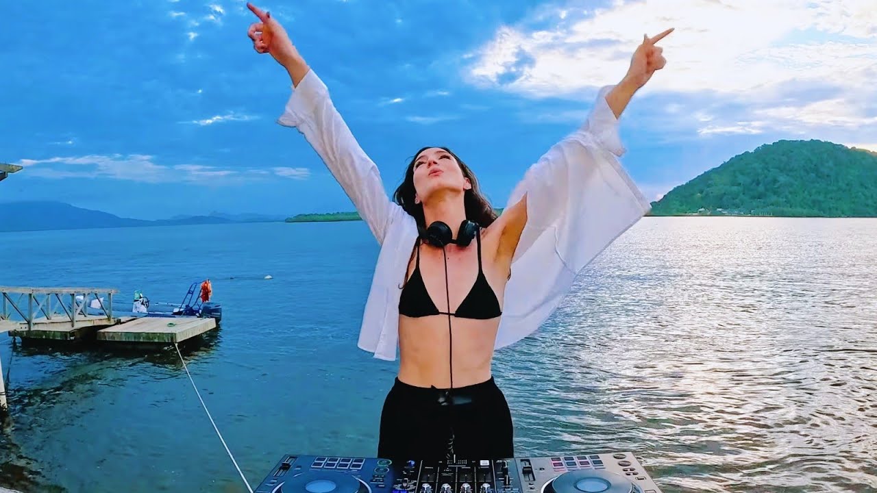 @mary_gripa (BR)- CARNIVAL IN BRAZIL, FEBRUARY 2026: LIVE SET AT DOLPHINS BAY - CANANÉIA, SP.