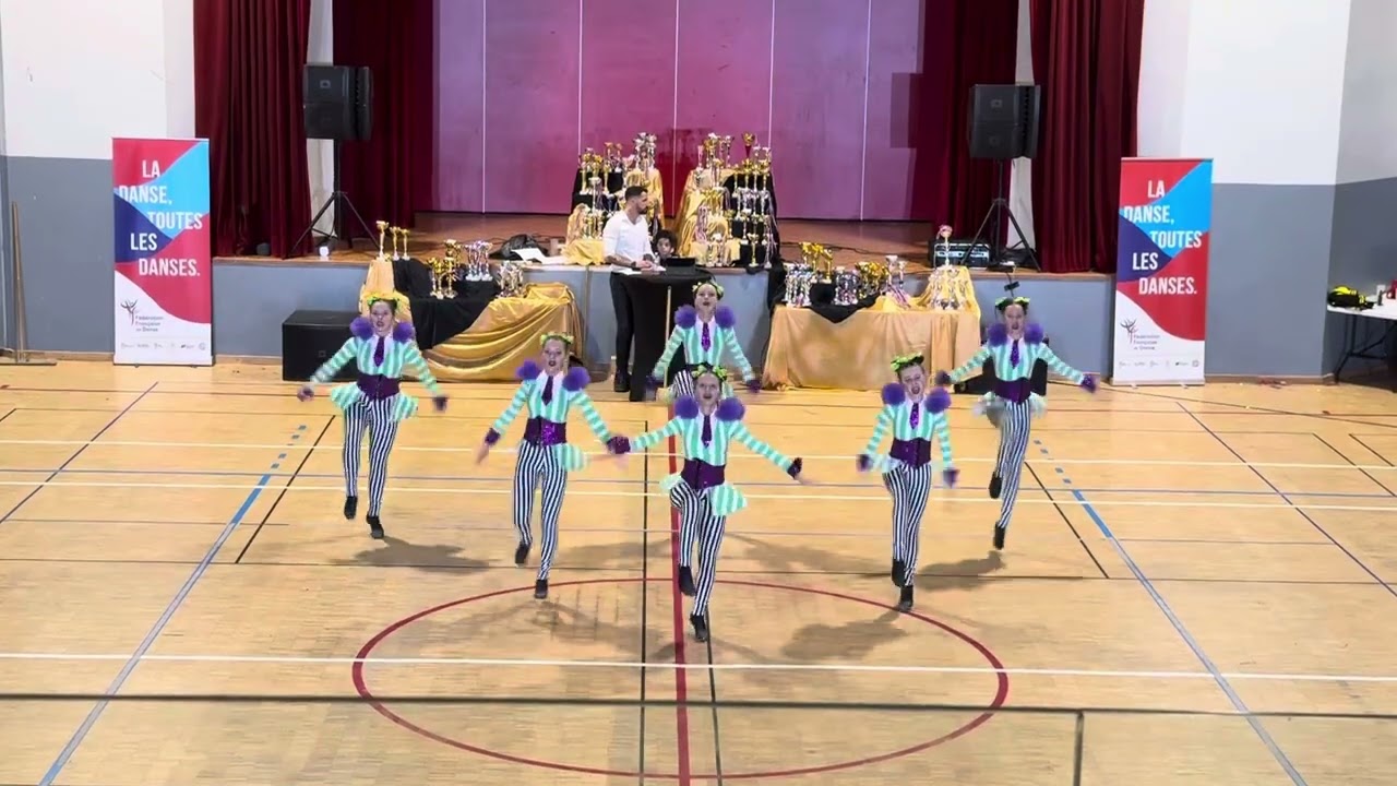 Finale small formation girls