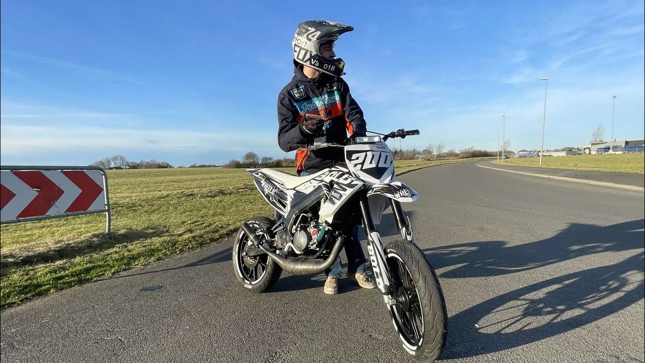 Baghjul, brander og andre ulovligheder på 88cc Derbi Senda + KTM SX-F 250