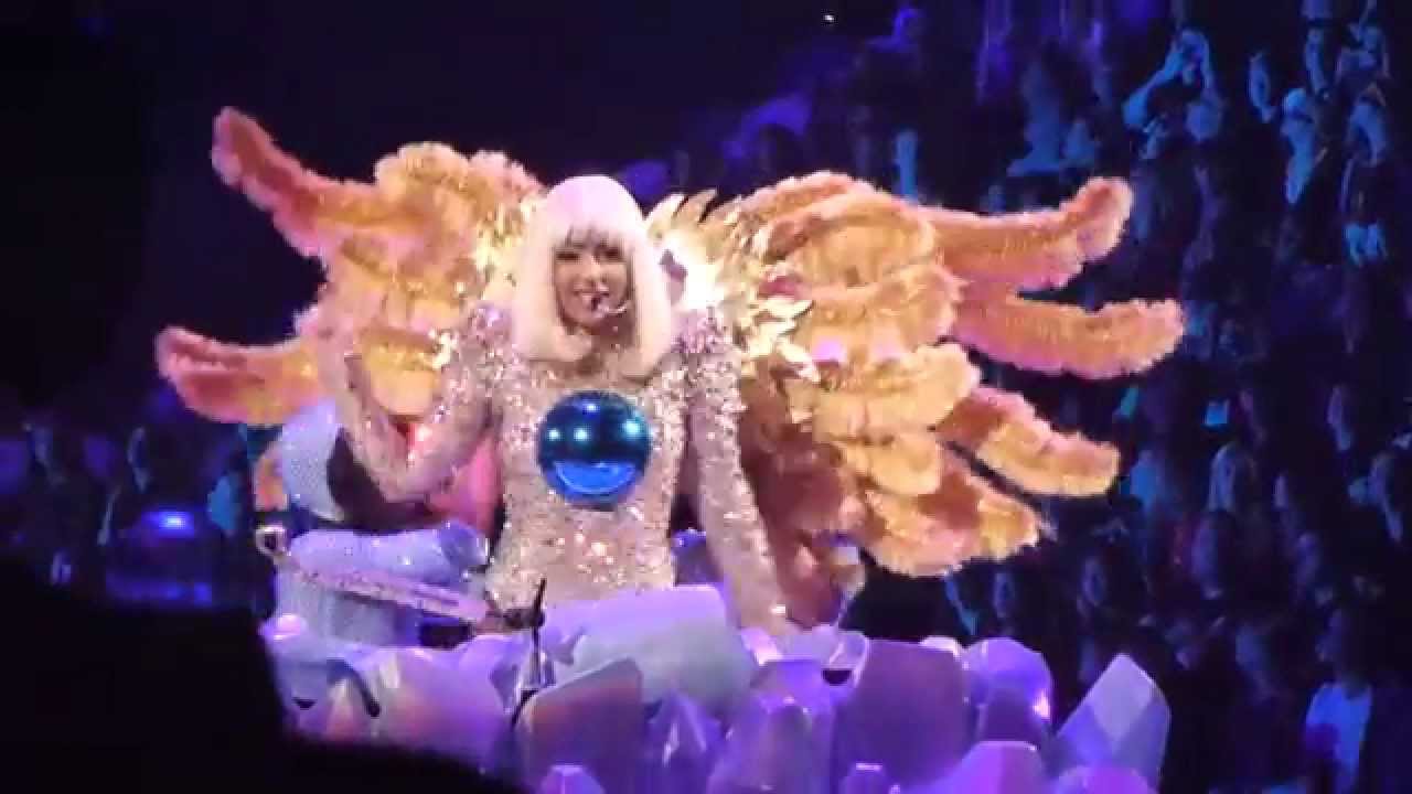 Lady Gaga - artRAVE Intro + ARTPOP (Live in Melbourne Day 2)