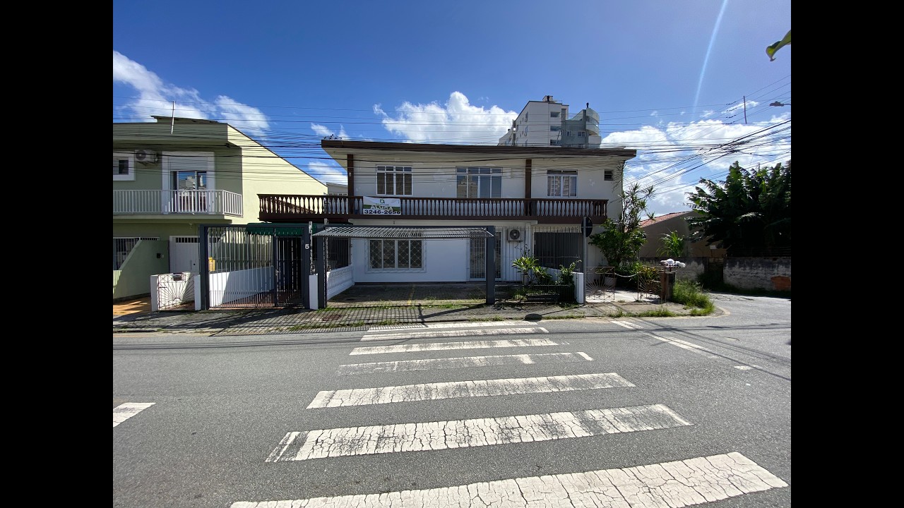 Ref. 2135 - Ampla loja com excelente localização em Barreiros, São José!