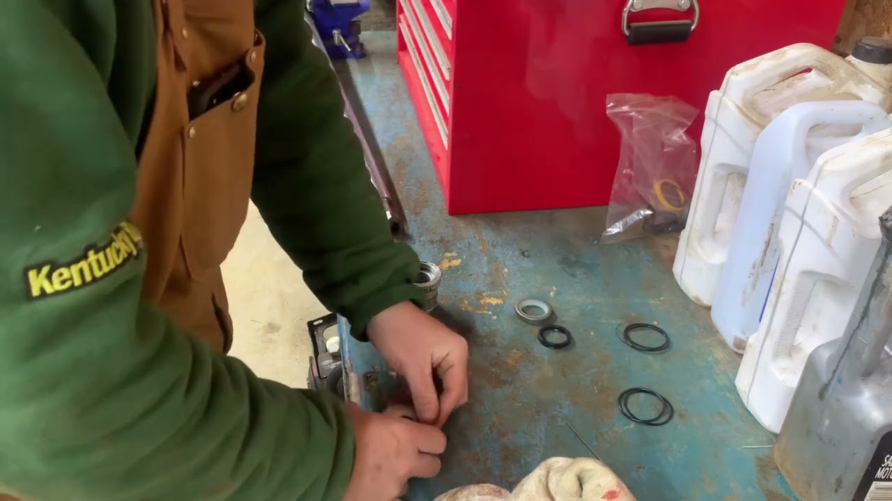 Hydraulic cylinder repair ￼on ford 3930