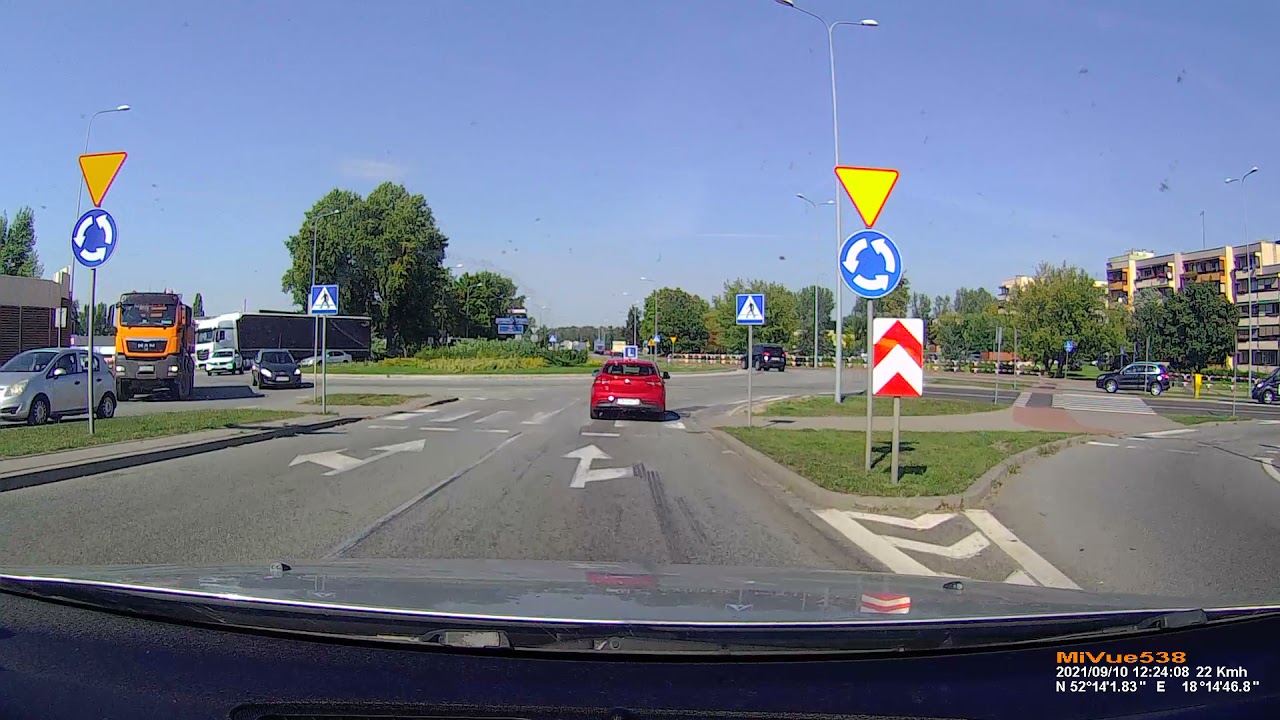 Prawidłowe skorzystanie ze strzałki warunkowej, rondo dwupasmowe. Egzamin na prawo jazdy. Word Konin