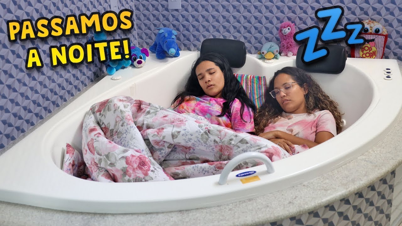 PASSAMOS A NOITE NA BANHEIRA! - JULIANA BALTAR