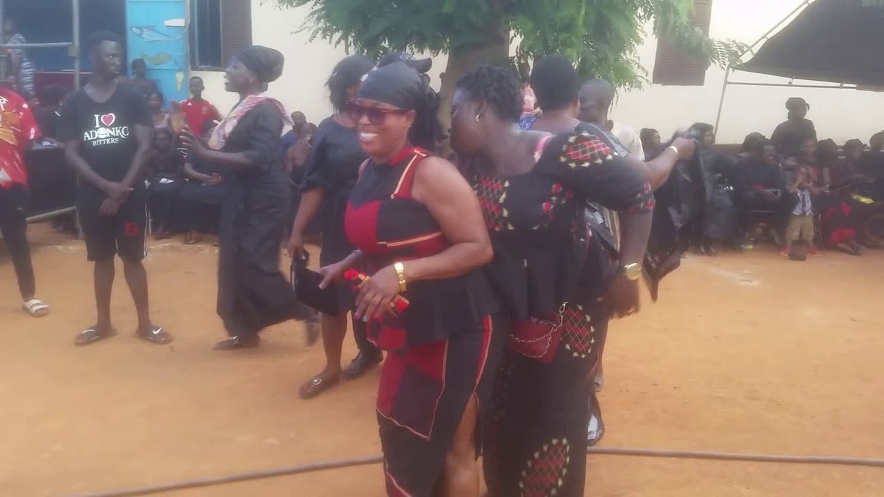 Asare Baffour performed his hit track Susu-su @ Nana Tabiri sister's funeral