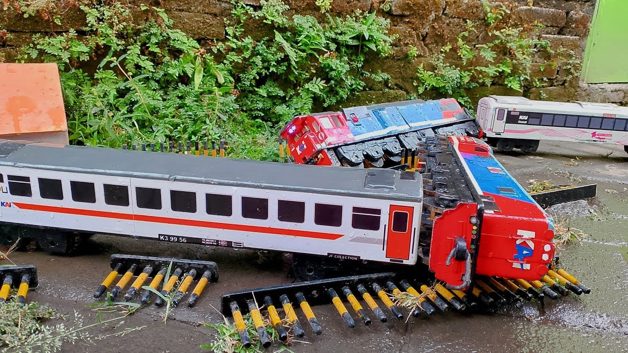 Miniatur Kereta Kayu : Tabrakan Kereta mirip aslinya? 🤨🤔
