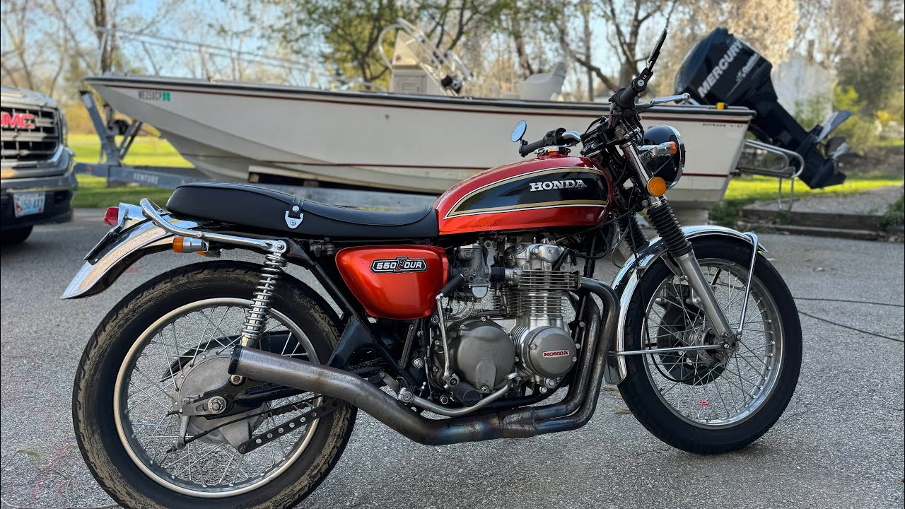 Delkavic  vs Carpys  4 into 1 exhaust on a Honda cb550