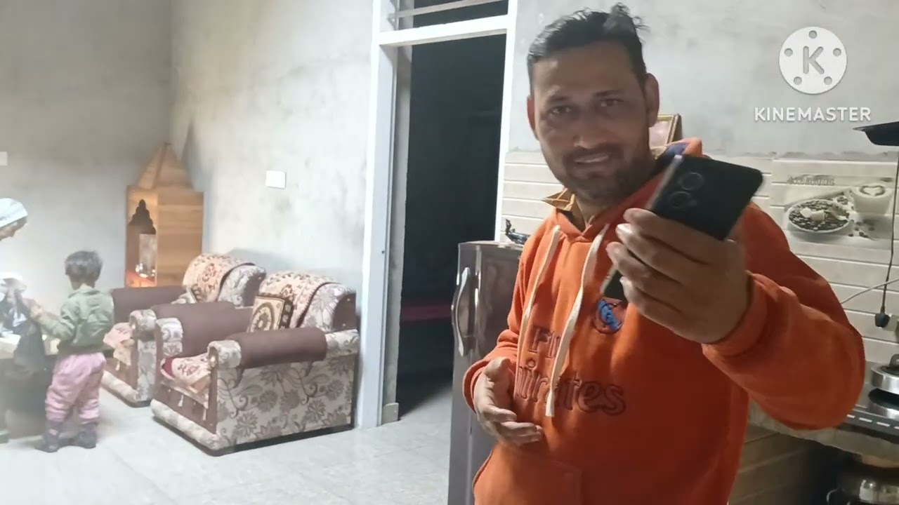 जानवी के पापा ने करली फोन की दुकान 🤩