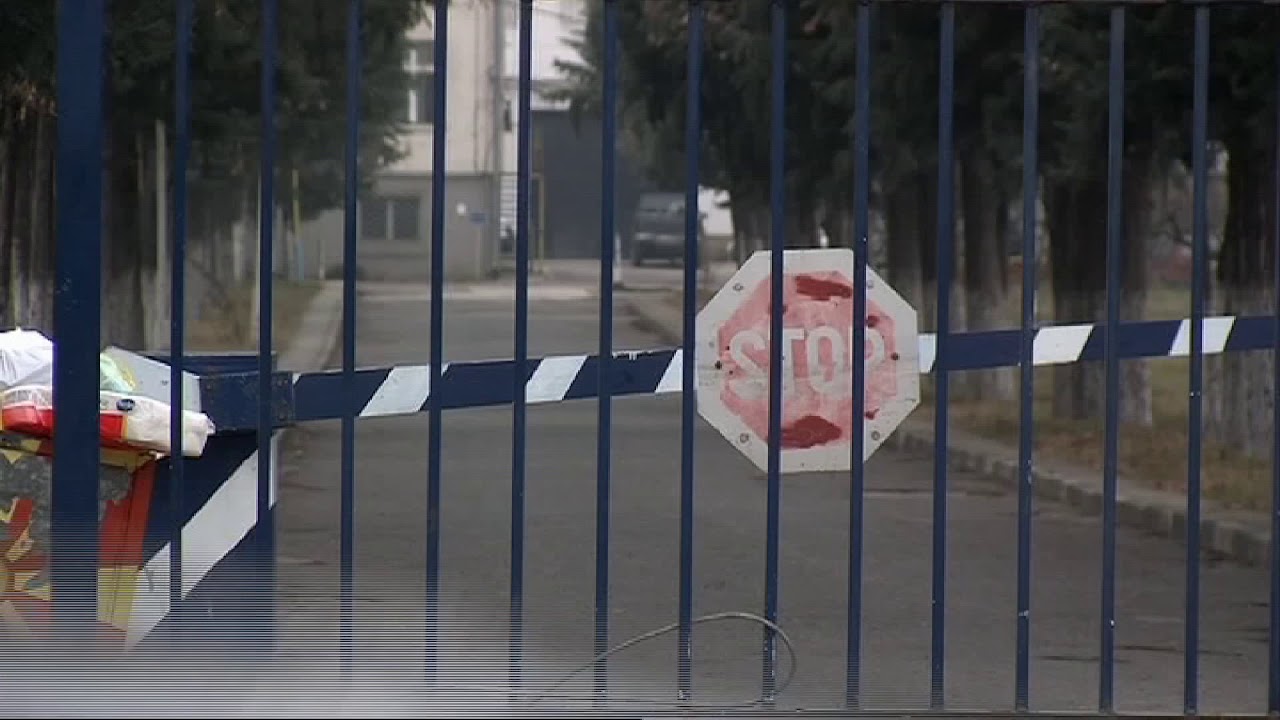 Слики од екс министерот Чавков најпрво во судница со лисици, а потоа и од истражниот затвор во Шутка