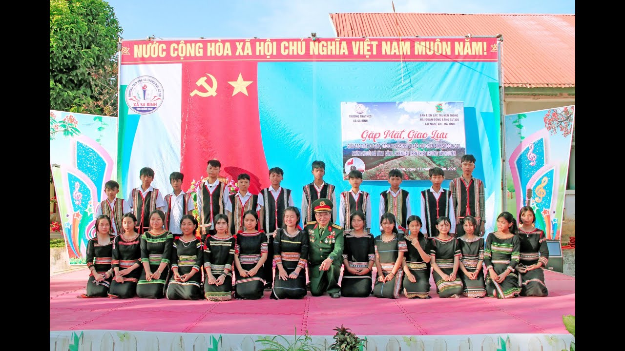 ĐOÀN CCB ĐẠI ĐOÀN ĐỒNG BẰNG SƯ ĐOÀN 320 NGHỆ AN - HÀ TĨNH GIAO LƯU VỚI TRƯỜNG TH&THCS XÃ SA BÌNH.