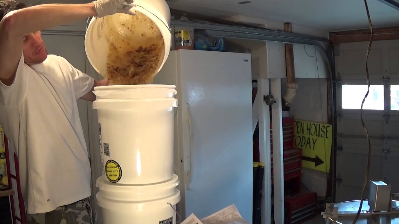 HOW TO HARVEST HONEY TUTORIAL - CRUSH AND STRAIN