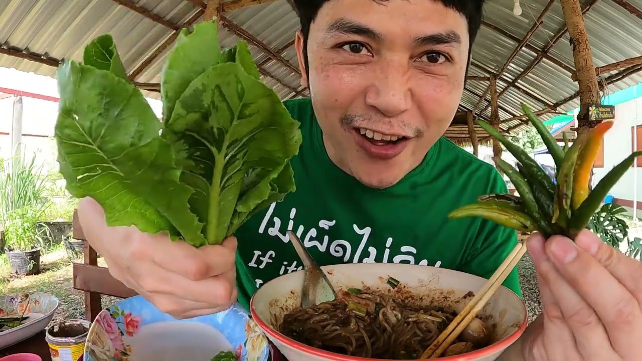 พริกจี่พันธุ์ยาว เส้นดำข้นๆ ผักปลูกเองหลังร้าน ก๋วยเตี๋ยวเรือลุงทัย เปิดใหม่วังสามหมอ