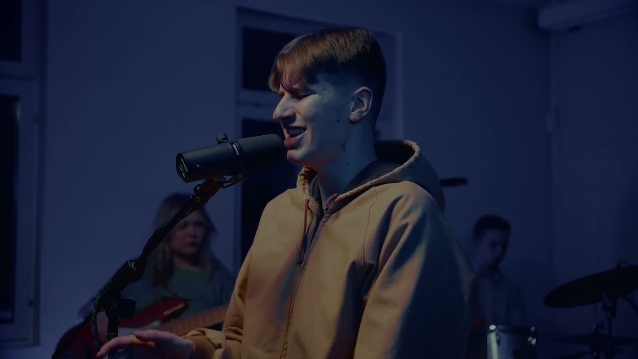 Beige - Sekavii Signaalei  / Mitä Tänne Jää | Kartano Live Special