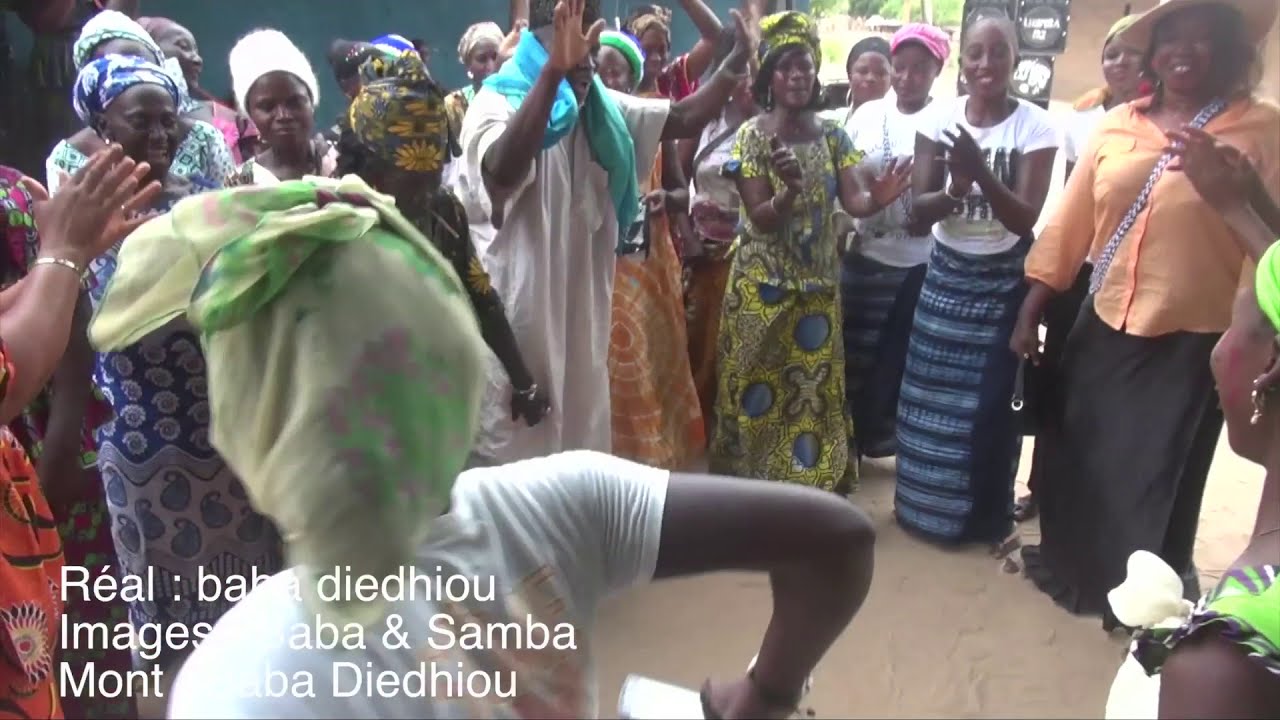 Niaka : Initiation femme diola au bois sacré  Real : Baba Diedhiou