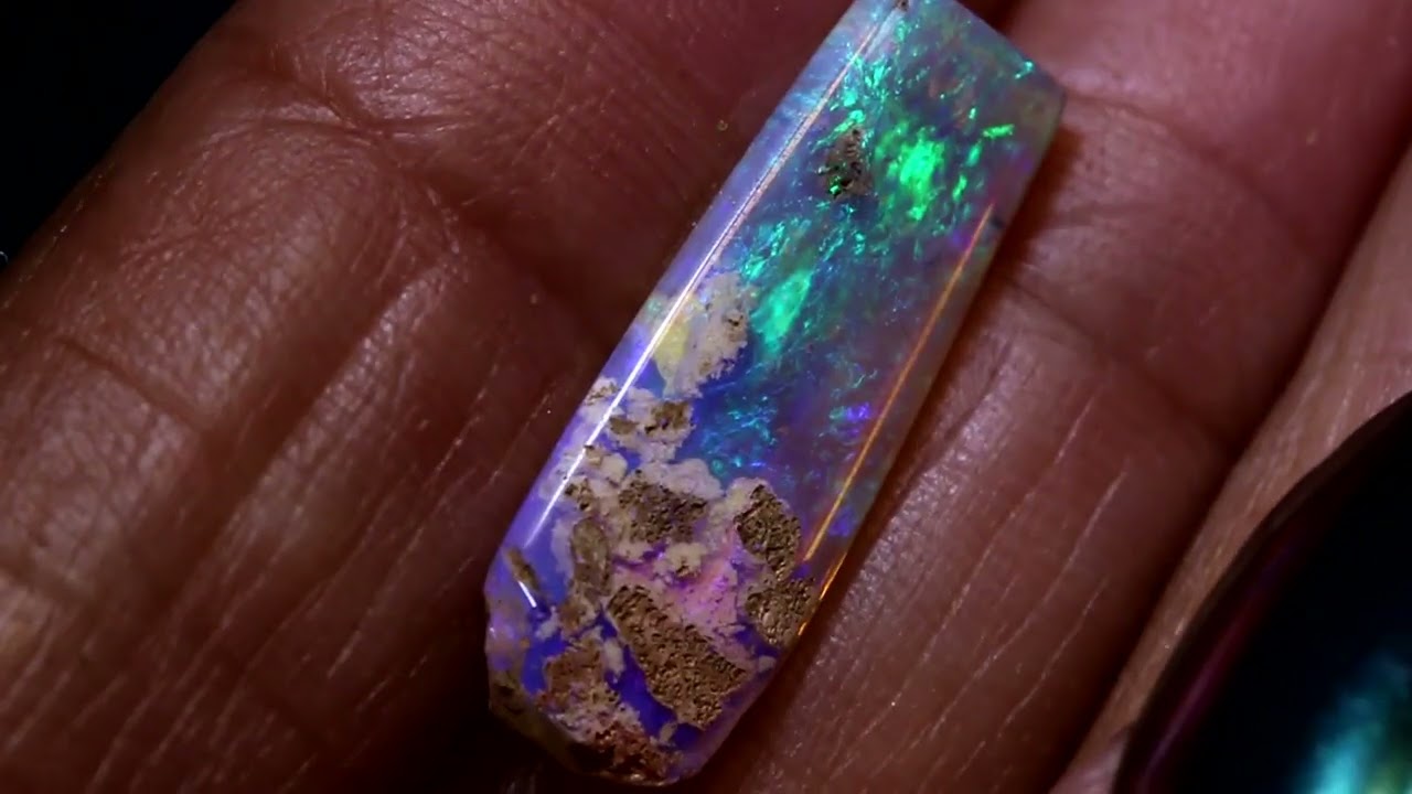 3.6 cts L.Ridge Opal Wood Fossil FO-3235