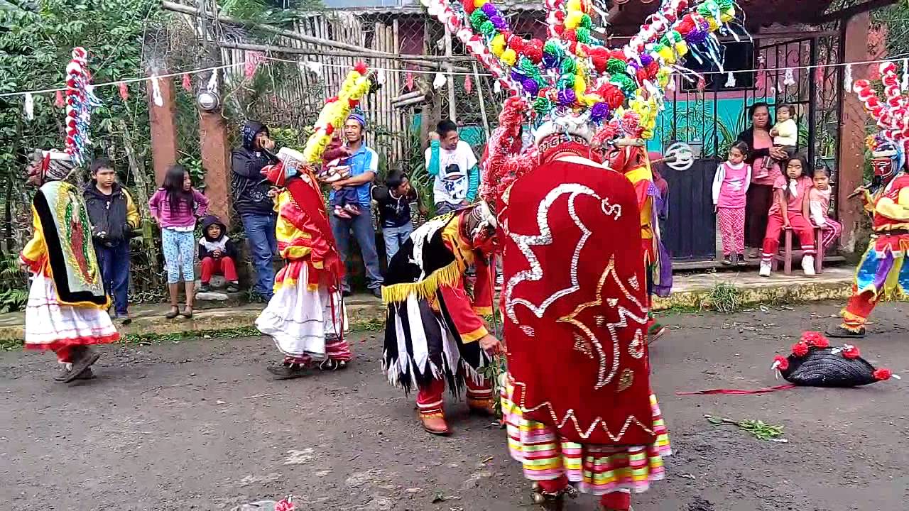 Bailando en el barrio de Cristo Rey (tlacama)