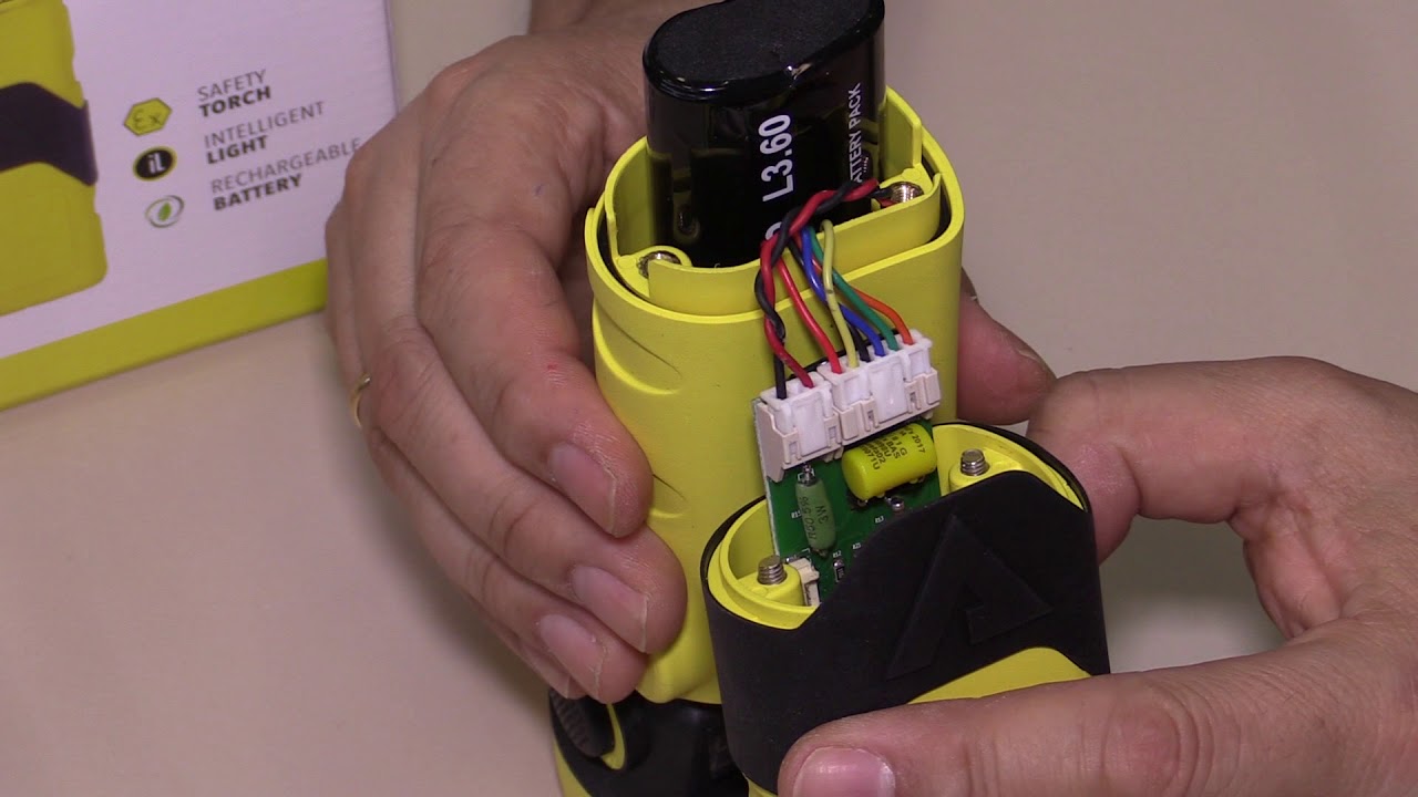 ADALIT L3000/L3000 POWER Cambio de bater&iacute;a y fusible