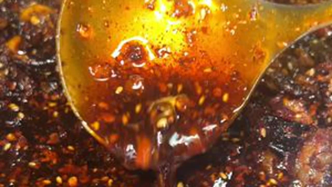 人生的意义你觉得是什么？吃好喝好？#贵州油辣椒做法 #贵州红油火锅底料 #原创视频 #贵州菜籽油