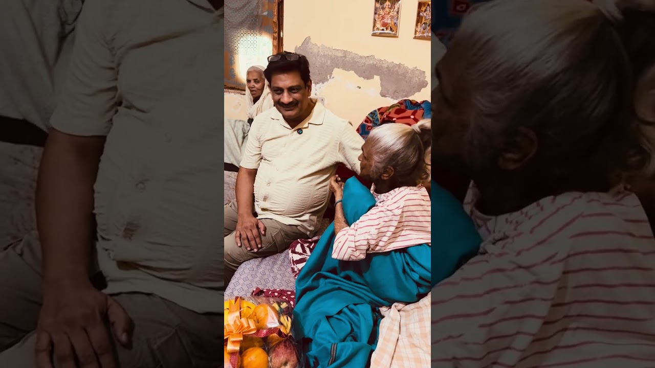 दो पल के जीवन से एक उम्र चुरानी है 