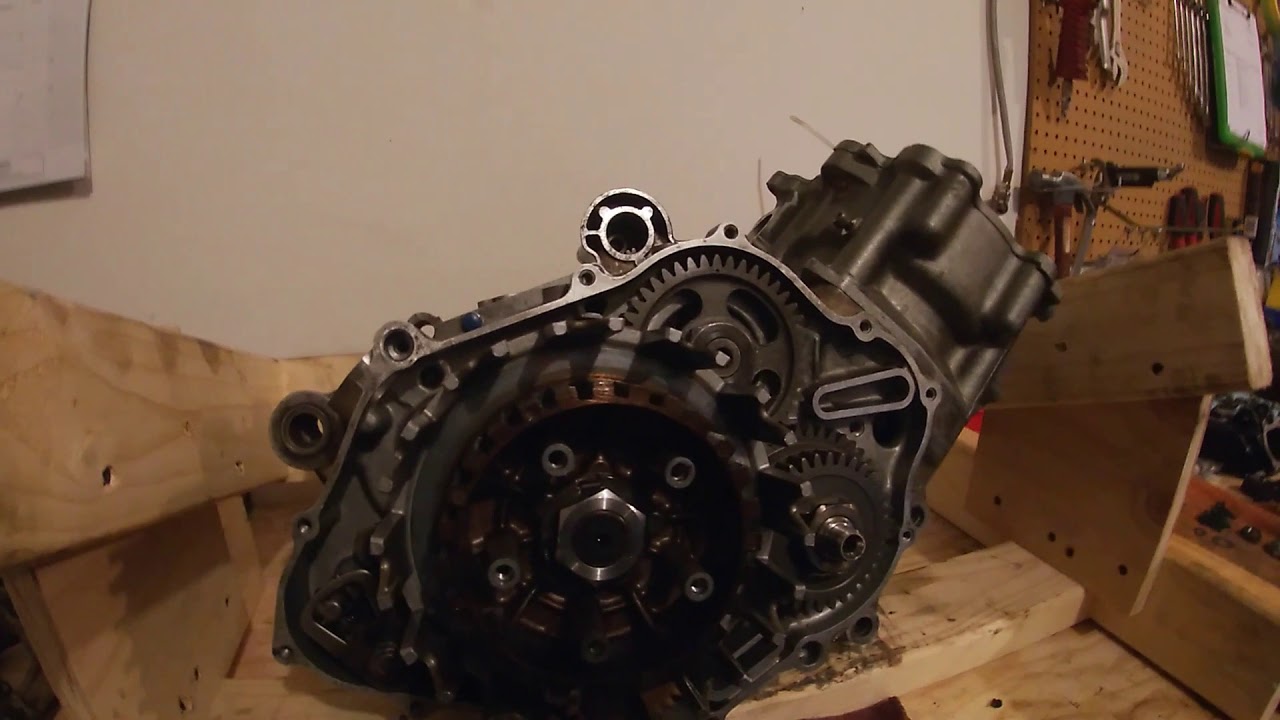 EP#9 Yamaha Raptor 660+ Build Clutch side is assembled and done! Torques specs and a Tusk clutch kit