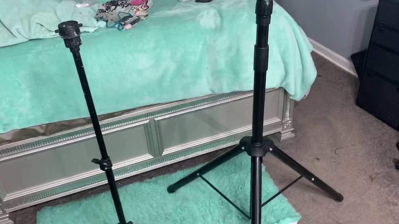Before you buy a wig stand ....... heavy duty wig tripod