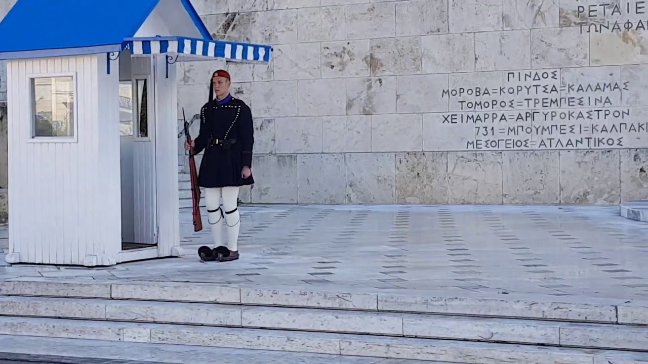 Changing of guards at Greek Parliament Building 그리스 국회의사당 위병 교대식