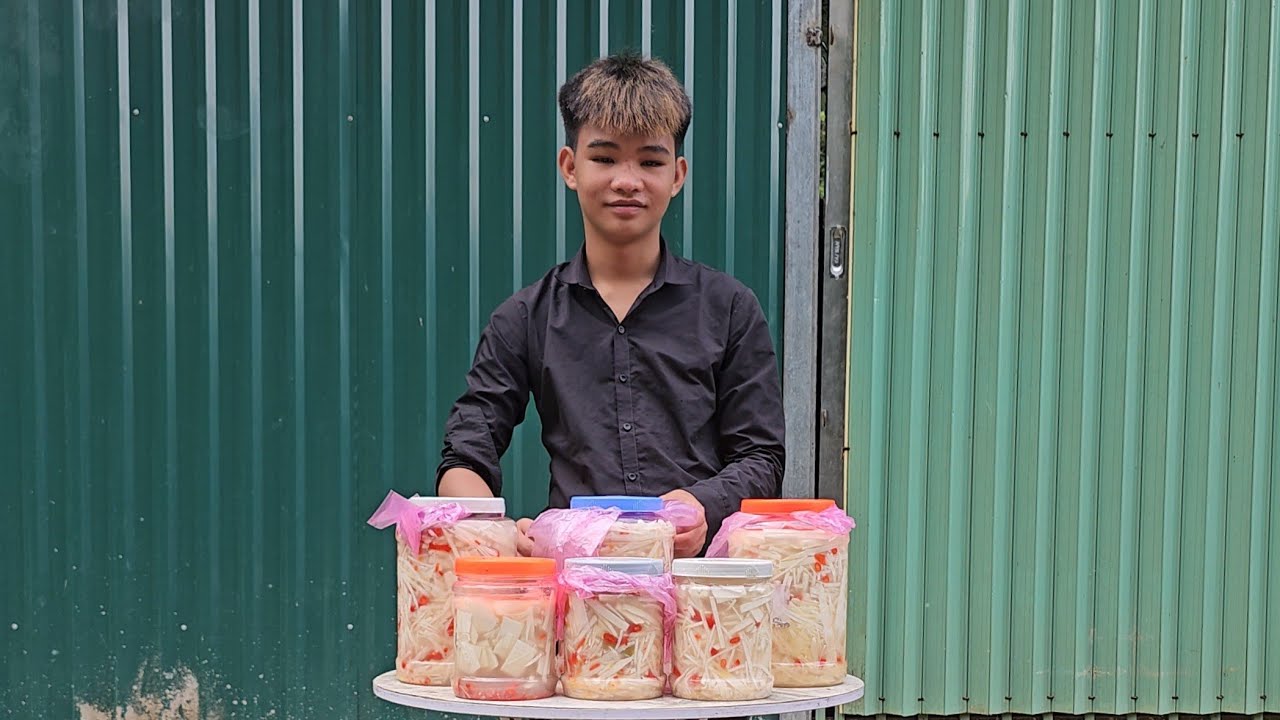 The homeless boy and the poor girl went to sell sour soup. When they returned, they found a letter.