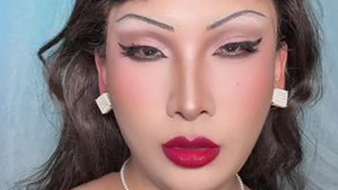 我这个妆去到赫本的年代会怎么样？#美妆 #拿捏了今年的妆容趋势 #IN趋势 #潮妆研究所 #妆容分享