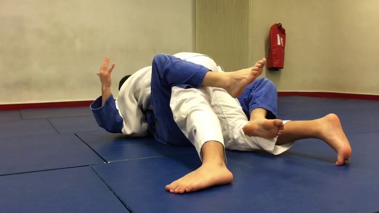 Dégagement de Tate shiho gatame, sortir de la position montée.