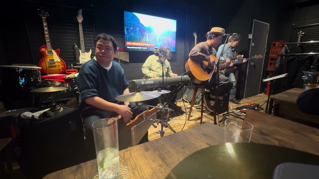 ブーツには青いペンキの汚れ