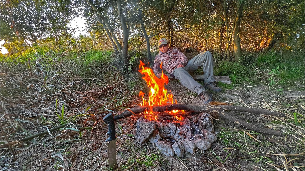 NUEVO CAMPAMENTO- PESCA y COCINA PRIMITIVA, Hoguera en el r&iacute;o 