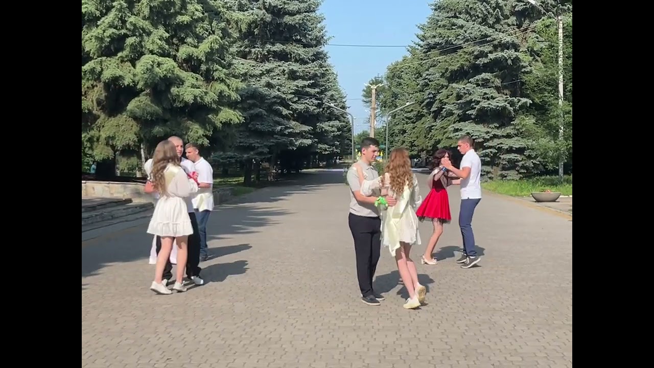 Вальс випускників. Випускний вальс 2025