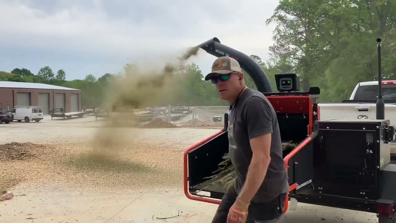 BearCat CH911DH 9-Inch Towable Commercial Brush Chipper w/ 25HP Kubota Diesel,  2509 lbs, SHIPS FREE