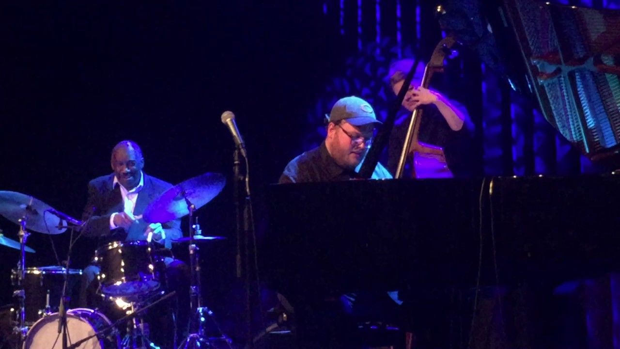 Zier Romme, Ida Hvid & Alvin Queen play Satin Doll at Fermaten, march 29. 2017